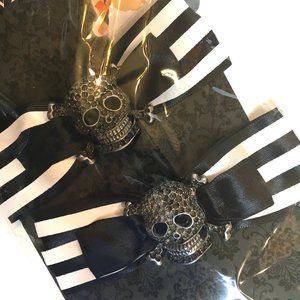 Pirate Skull Hair Bows Leg Avenue Blk/Wh Discontinued Retired  NOS NWT